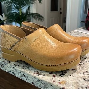 Dansko Women’s Professional Clogs - Distressed Honey